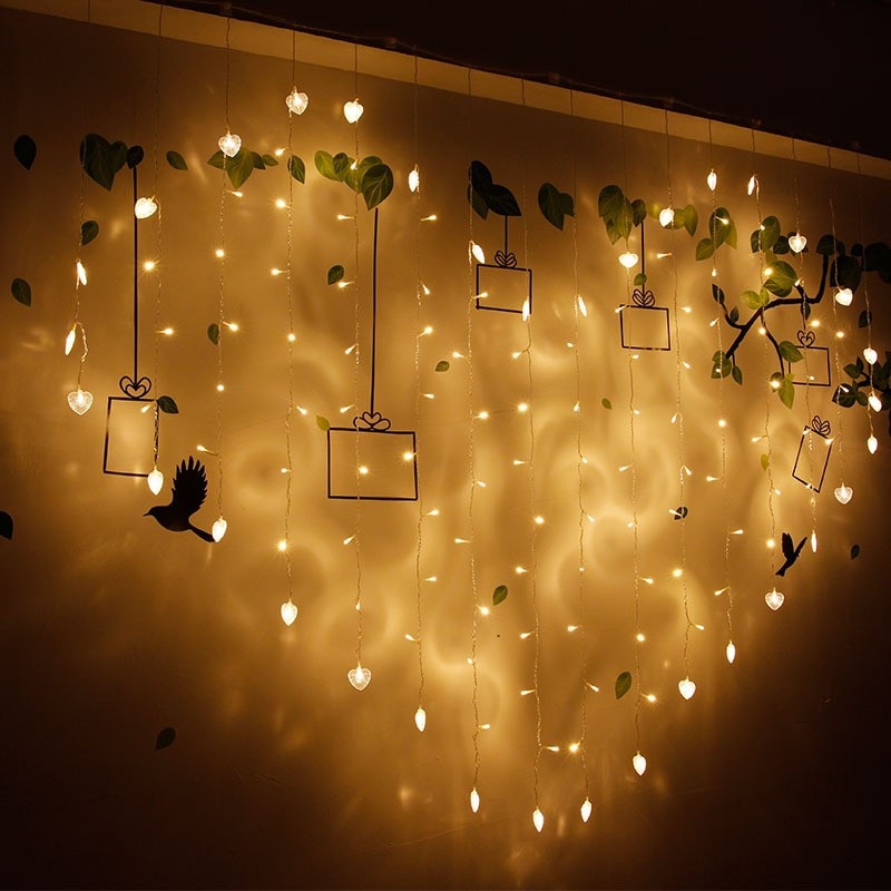 Plug Powered LED Heart Curtain Light String 2M 110V/220V